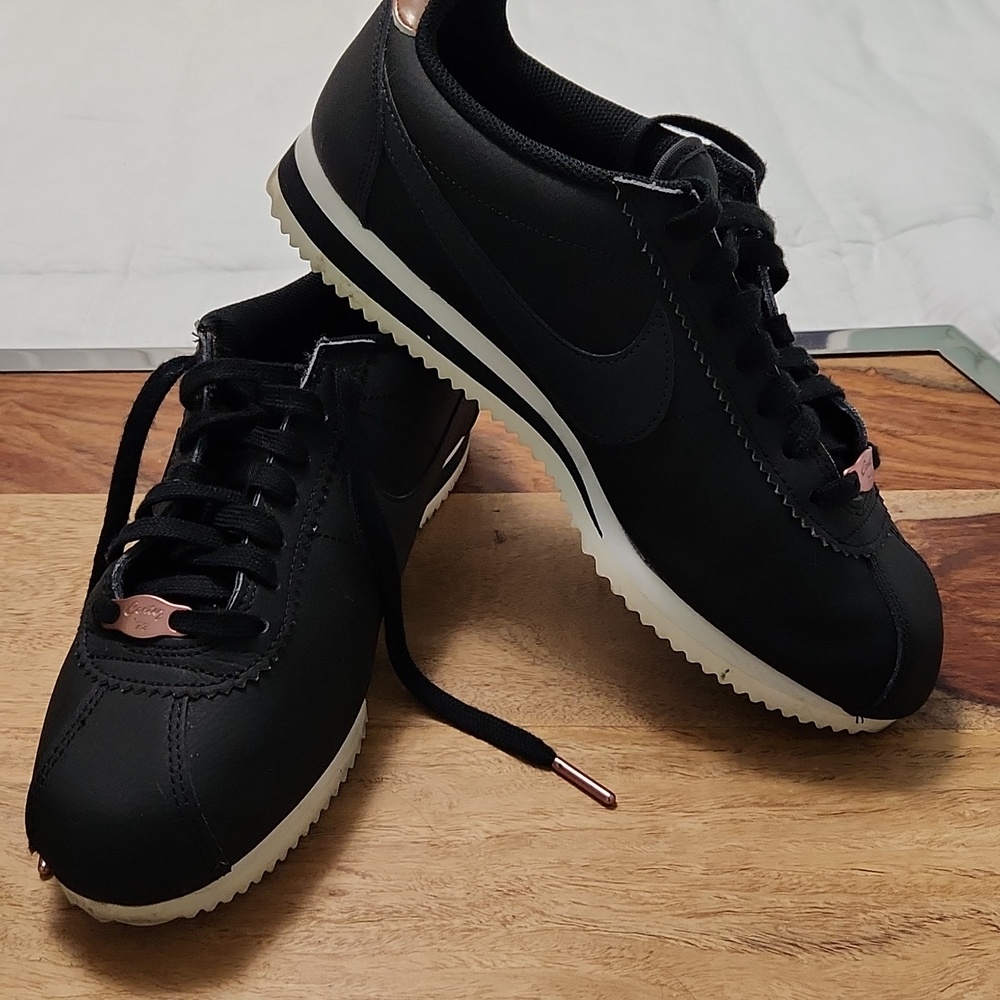 Nike - Picture 7 of 7